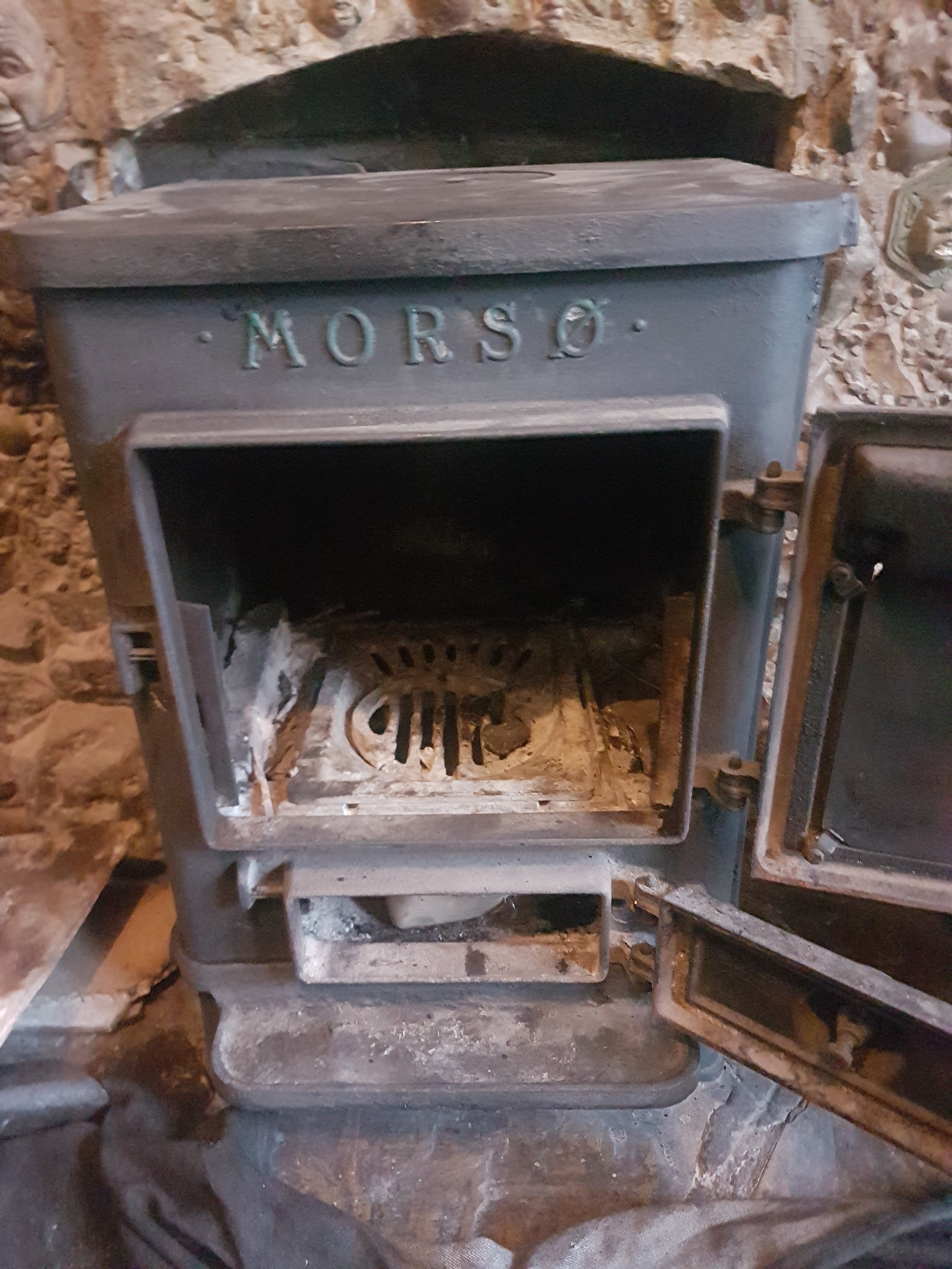Morso squirrel multifuel stove prior to servicing by Hodgsons Chimney Sweeps in Dawlish