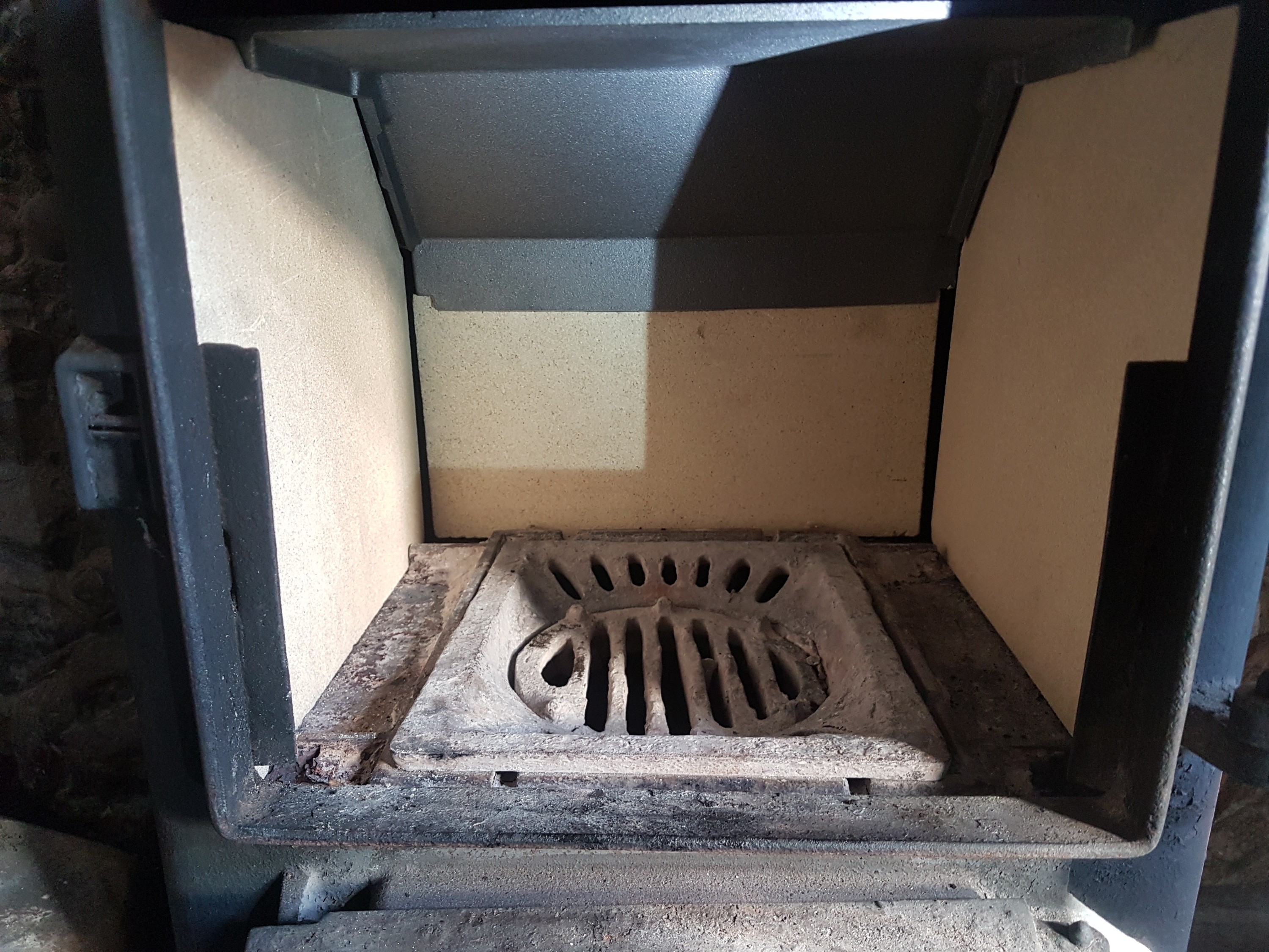 Morso Squirrel Multifuel Stove in Dawlish serviced and chimney sweep by Hodgsons Chimney Sweeps